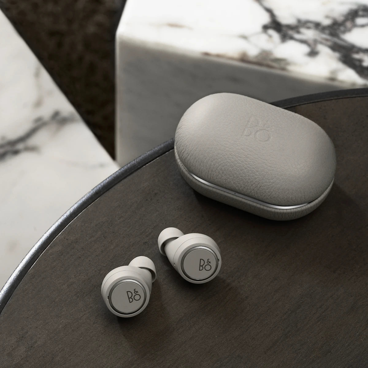 Beoplay E8 3rd Gen Grey Mist - Caixa aberta