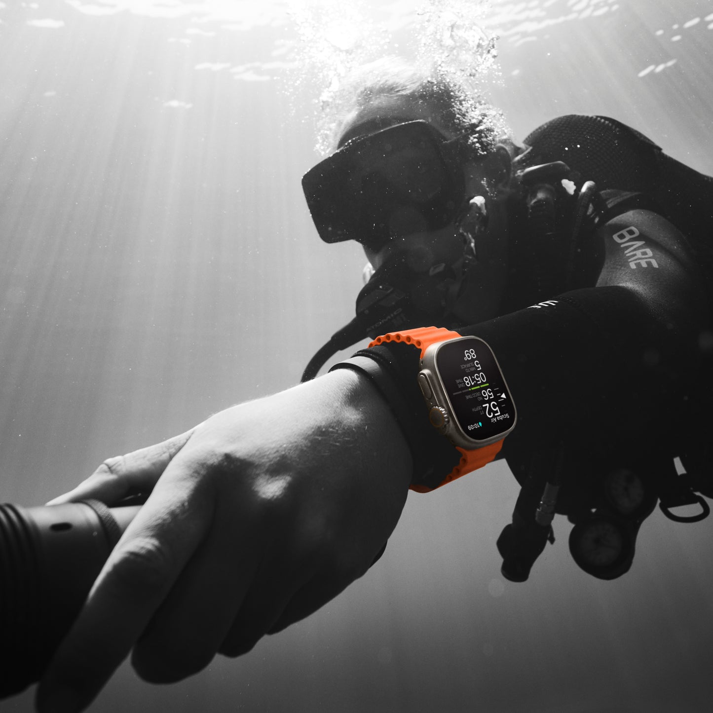 Apple_Watch_Ultra_2_LTE_49mm_Titanium_White_Ocean_Band_PDP_Image_Position-6__WWEN