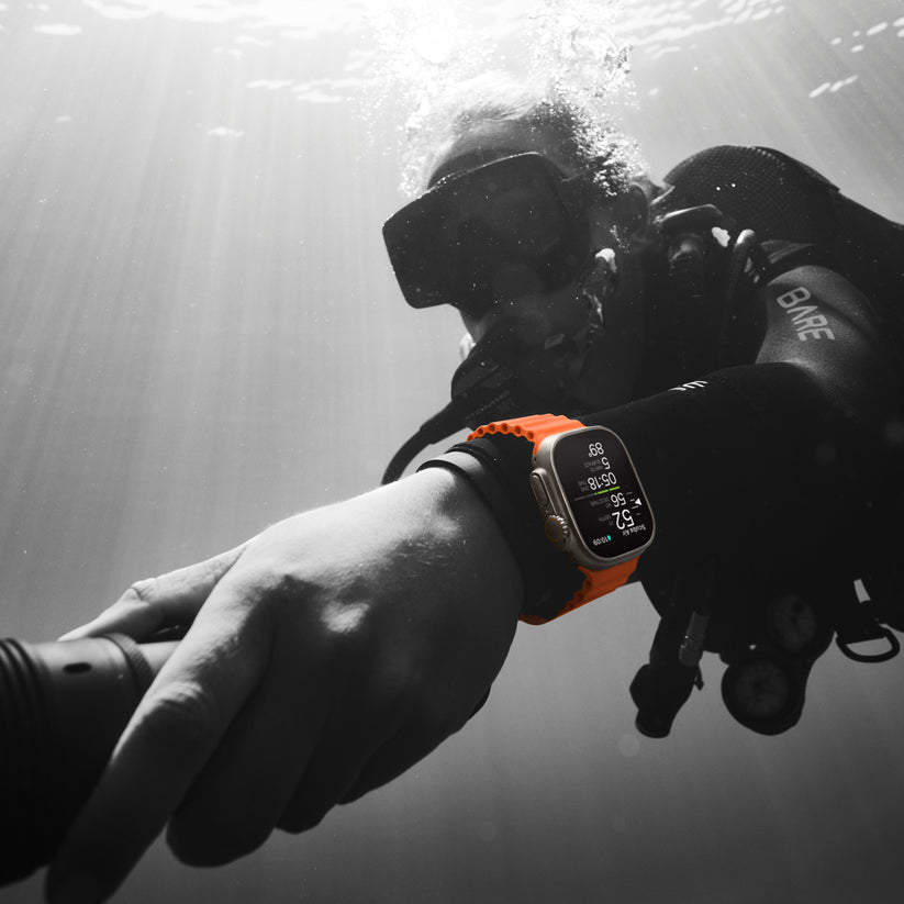 Apple_Watch_Ultra_2_LTE_49mm_Titanium_White_Ocean_Band_PDP_Image_Position-6__WWEN