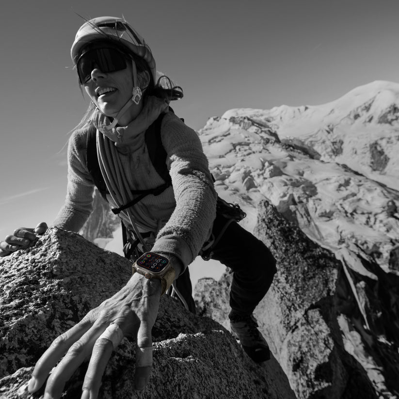 Apple_Watch_Ultra_2_LTE_49mm_Titanium_White_Ocean_Band_PDP_Image_Position-7__WWEN