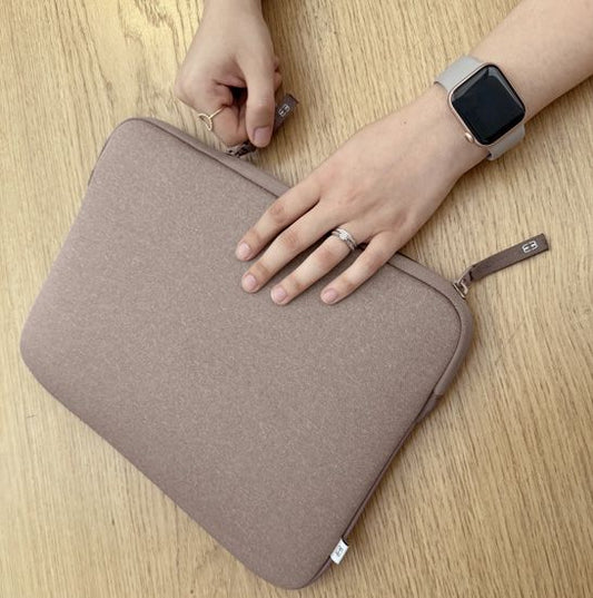 Sleeve para MacBook Pro & Air 13" (USB-C) - Castanho suave