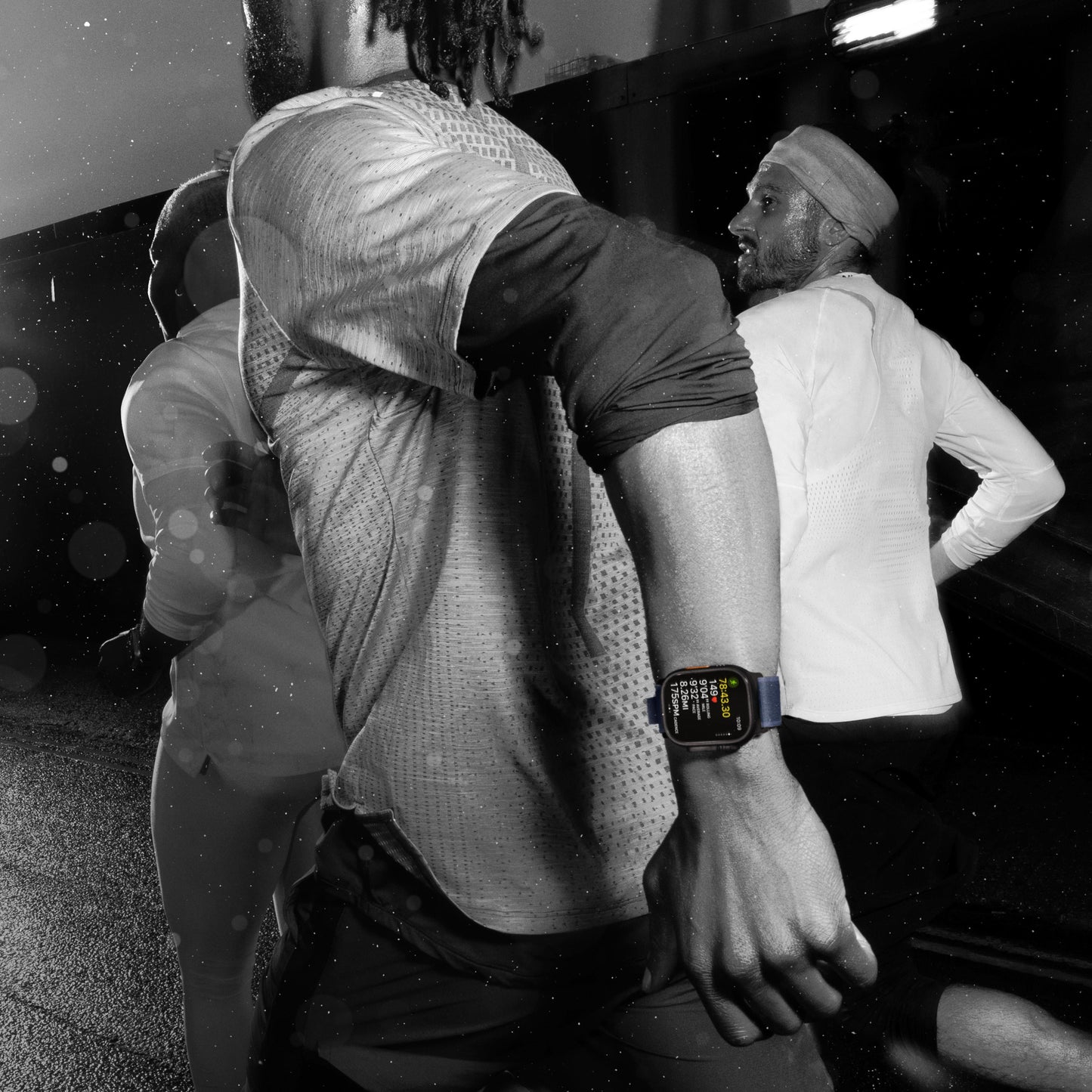 Apple Watch Ultra 2 GPS + Cellular, Caixa em titânio natural de 49 mm com Loop Trail azul ‑ S/M