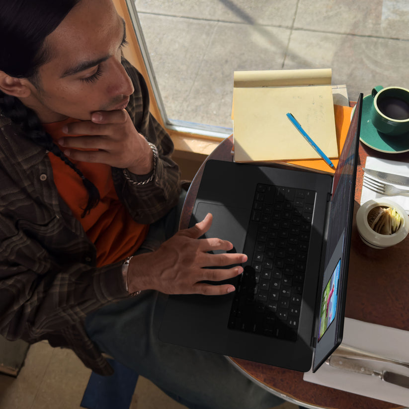 MacBook Pro de 14 polegadas: Processador M3 Pro da Apple com CPU 11‑core e GPU 14‑core, 512 GB SSD - Preto sideral