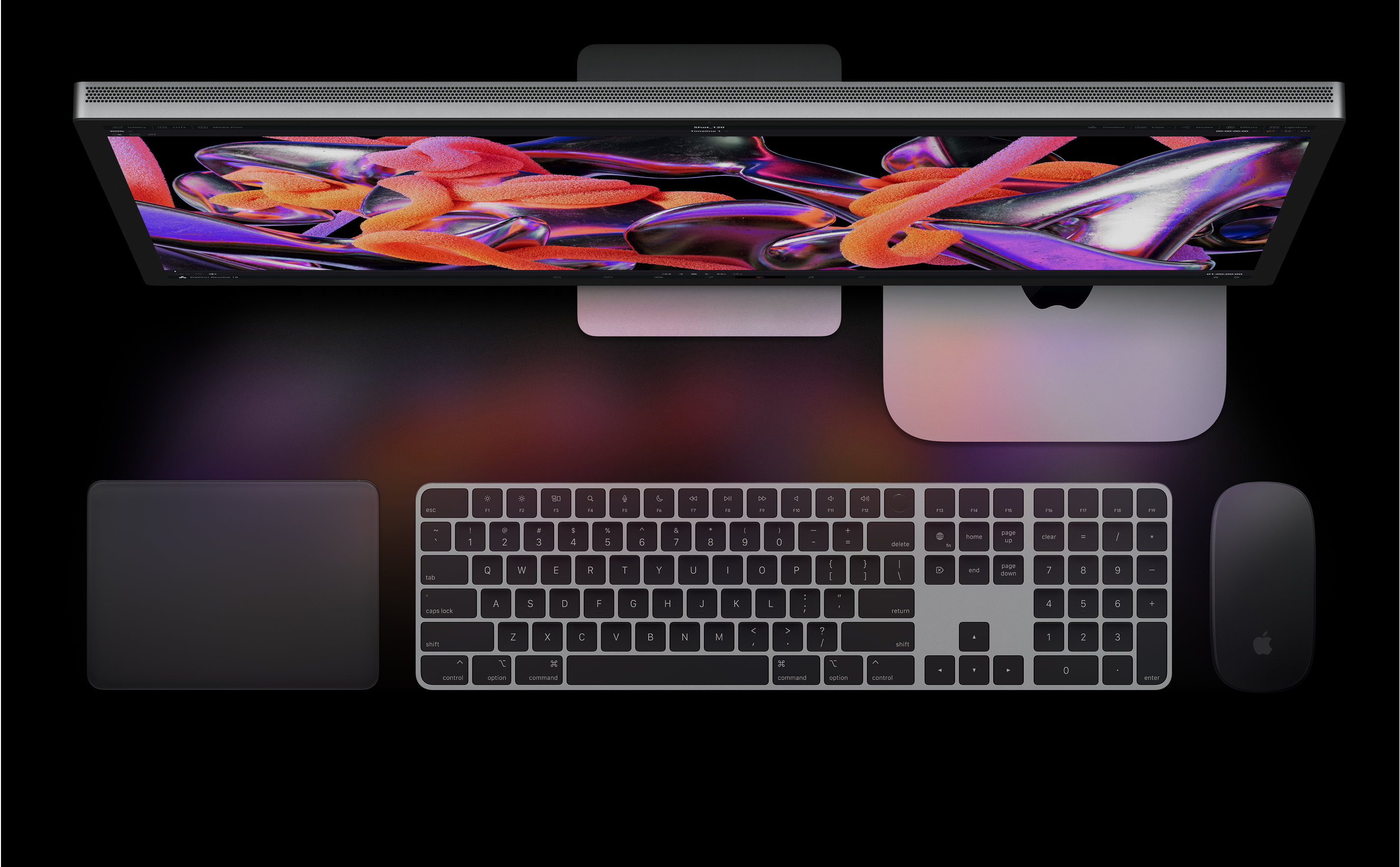Vista de cima do Studio Display, Mac mini, Magic Trackpad, Magic Keyboard e Magic Mouse.