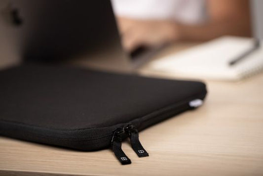 Sleeve para MacBook Pro & Air 13" (USB-C) - Preto